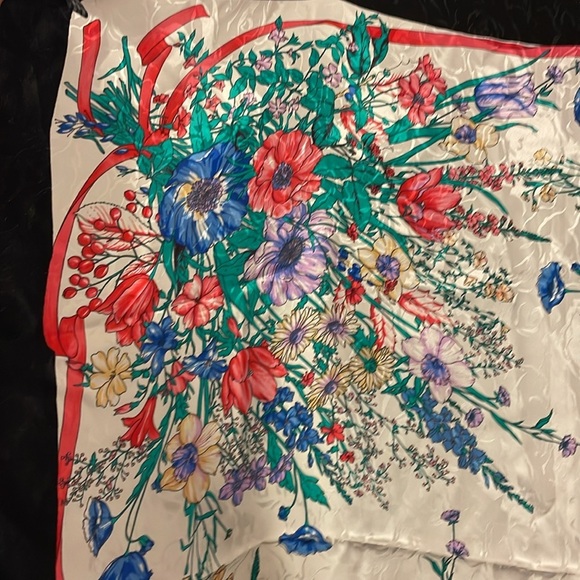 Gucci Vintage Floral Black Border Silk Square Scarf - Picture 7 of 16